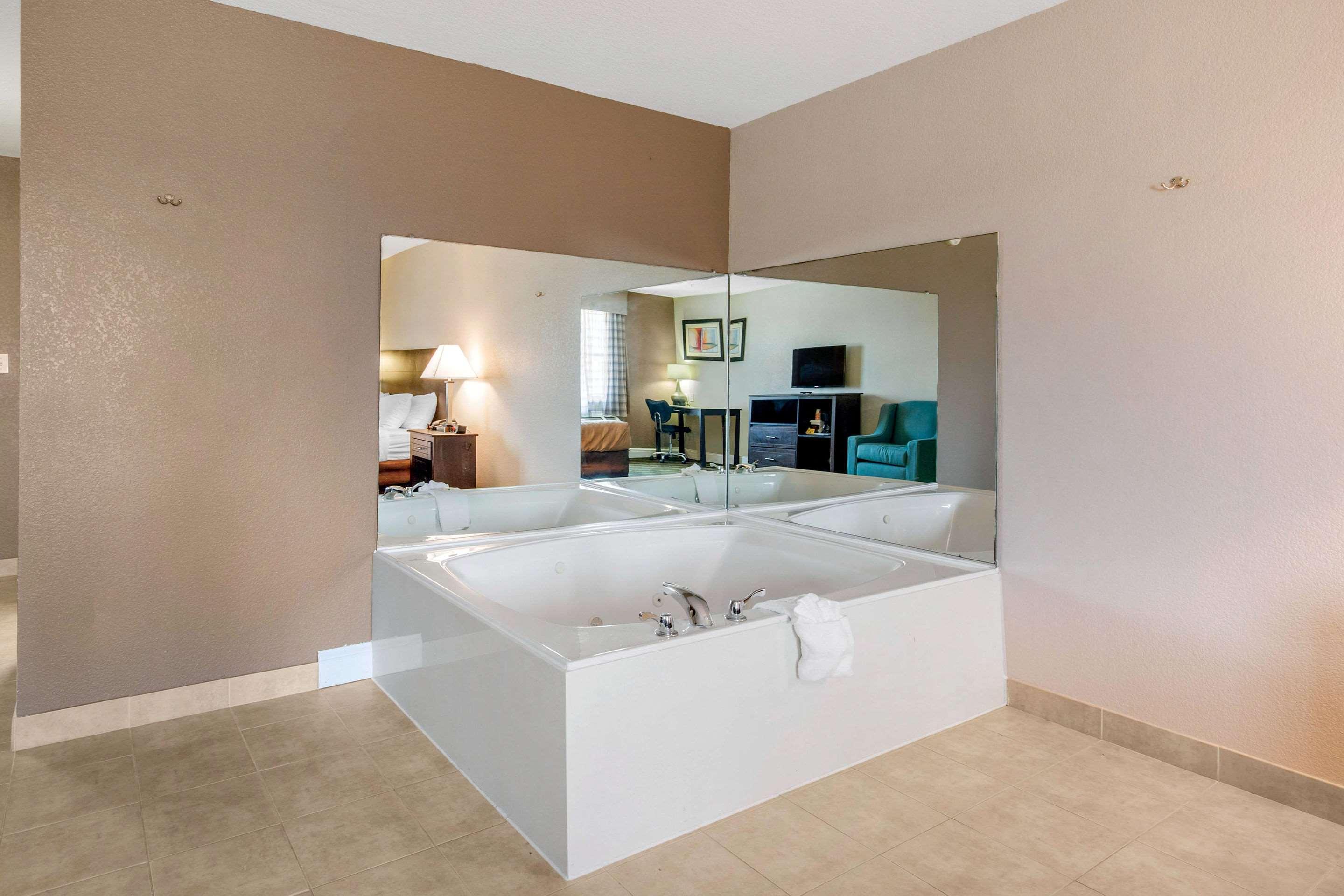 Quality Inn And Suites Port Arthur Nederland Exteriör bild