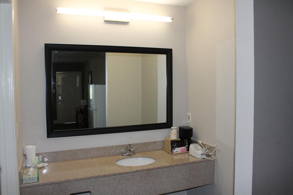 Quality Inn And Suites Port Arthur Nederland Exteriör bild